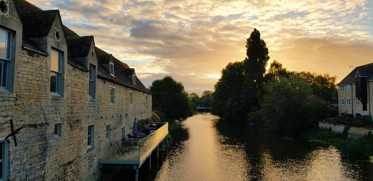 Riverside Stamford Stays Eksteriør bilde